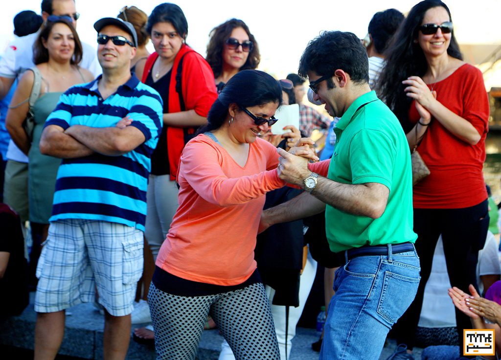 زیر آفتاب سوزان تیرگان در تورنتو