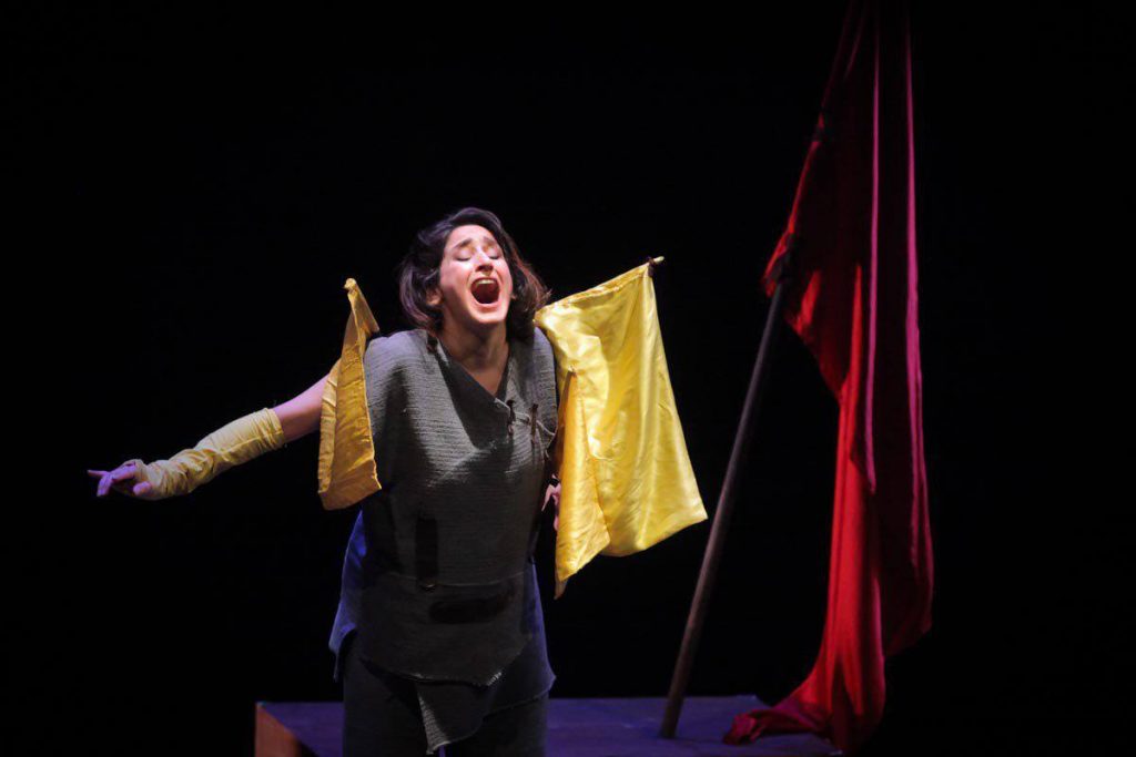 تئاتر هنر قراردادها و نشانه‌هاست